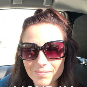 Meet your Posher, Danyelle